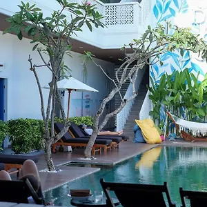 Dip & Doze Living Hostel Canggu (Bali)